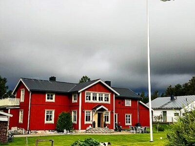 Vackert stort hus (300 m till havet) strax söder om Umeå
